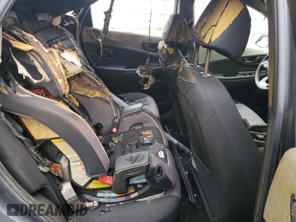 2021 Hyundai Kona SE z VIN KM8K12AA8MU742150, wystawiony jako Copart lot #56840555 z przebiegiem 67 371 mil mil oraz Szkoda całkowita • Salvage title. Historia ofert i sprzedaży dostępna na DreamBid. Obrazek 11.