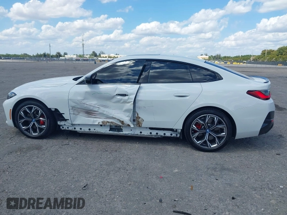 2024 BMW i4 eDrive35 z VIN WBY43AW02RFS79370, wystawiony jako IAAI lot #41887964 z przebiegiem 11 910 mil mil oraz . Historia ofert i sprzedaży dostępna na DreamBid. Obrazek 6.