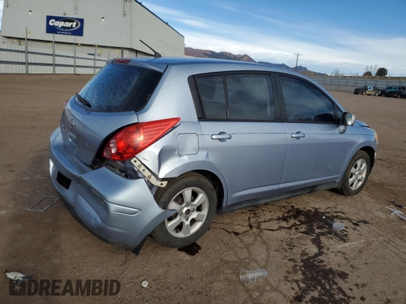 2009 Nissan Versa SL z VIN 3N1BC13E39L395999, wystawiony jako Copart lot #50225605 z przebiegiem 183 206 mil mil oraz Szkoda całkowita • Salvage title. Historia ofert i sprzedaży dostępna na DreamBid. Obrazek 3.