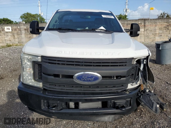 2017 Ford F-250 XL z VIN 1FTBF2A68HEB56355, wystawiony jako Copart lot #77892084 z przebiegiem 142 921 mil mil oraz Szkoda całkowita • Salvage title. Historia ofert i sprzedaży dostępna na DreamBid. Obrazek 5.