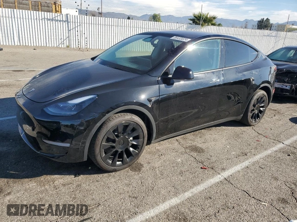 2024 Tesla Model Y Long Range z VIN 7SAYGAEE2RF075681, wystawiony jako Copart lot #86433524 z przebiegiem 18 640 mil mil oraz Szkoda całkowita • Salvage title. Historia ofert i sprzedaży dostępna na DreamBid. Obrazek 1.