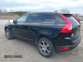 2013 Volvo XC60 T6 z VIN YV4902DZ1D2368819, wystawiony jako IAAI lot #41833733 z przebiegiem 148 606 mil mil oraz . Historia ofert i sprzedaży dostępna na DreamBid. Obrazek 3.