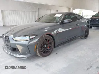 2024 BMW M4 Competition z VIN WBS33AZ00RCN69786, wystawiony jako IAAI lot #42279460 z przebiegiem 8614 mil mil oraz . Historia ofert i sprzedaży dostępna na DreamBid. Obrazek 2.