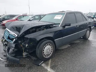 1993 Mercedes-Benz 300 with VIN WDBEB28E3PB996564, listed as a IAAI auction lot 41807504 with 132,180 mi miles and . Bid and sale history available at DreamBid. Image 2.