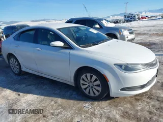 2016 Chrysler 200 Touring z VIN 1C3CCCFB1GN123192, wystawiony jako IAAI lot #41427718 z przebiegiem 87 396 mil mil oraz . Historia ofert i sprzedaży dostępna na DreamBid. Obrazek 1.