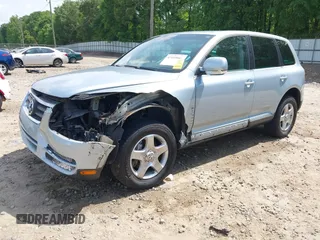 2007 Volkswagen Touareg V6 z VIN WVGZE77L57D000964, wystawiony jako IAAI lot #42159667 z przebiegiem 143 542 mil mil oraz . Historia ofert i sprzedaży dostępna na DreamBid. Obrazek 2.
