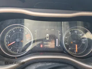 2017 Jeep Cherokee Altitude с VIN 1C4PJLAB4HW617116, выставлен на аукционе Copart как лот 44981425 с пробегом 239 447 миль миль и Списание • Salvage title. История ставок и продаж доступна на DreamBid. Изображение 9.