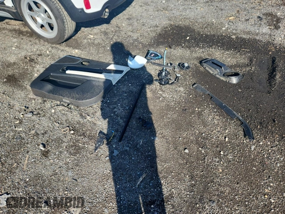 2019 MINI Countryman Cooper S с VIN WMZYT5C59K3G94318, выставлен на аукционе Copart как лот 64745385 с пробегом 38 342 миль миль и Списание • Salvage title. История ставок и продаж доступна на DreamBid. Изображение 13.