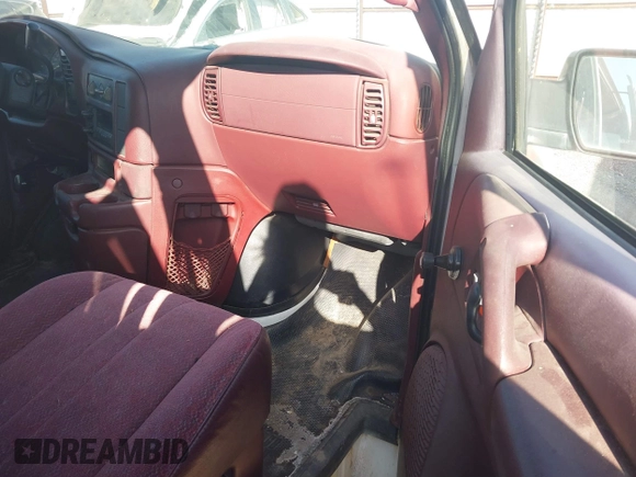 1998 GMC Safari Cargo with VIN 1GTDM19W9WB510668, listed as a IAAI auction lot 41738531 with 159,978 mi miles. Bid and sale history available at carsss.com. Image 5.