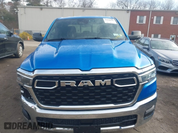 2025 Ram 1500 Big Horn z VIN 1C6RRFFG5SN516145, wystawiony jako IAAI lot #41040685 z przebiegiem 5 125 mil mil oraz . Historia ofert i sprzedaży dostępna na DreamBid. Obrazek 12.