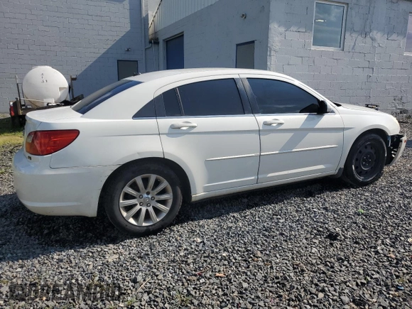 2010 Chrysler Sebring Limited with VIN 1C3CC5FD7AN133407, listed as a Copart auction lot 66102905 with 196,372 mi miles and Salvage title. Bid and sale history available at DreamBid. Image 3.