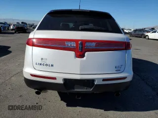 2016 Lincoln MKT EcoBoost z VIN 2LMHJ5AT9GBL01820, wystawiony jako Copart lot #85581554 z przebiegiem 43 943 mil mil oraz Szkody całkowita. Historia ofert i sprzedaży dostępna na DreamBid. Obrazek 6.