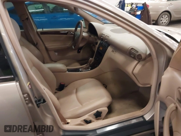 2003 Mercedes-Benz C 240 с VIN WDBRF81J13F426419, выставлен на аукционе IAAI как лот 41522789 с пробегом 107 402 миль миль и . История ставок и продаж доступна на DreamBid. Изображение 5.