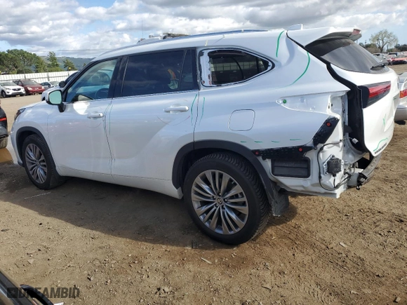 2022 Toyota Highlander Platinum with VIN 5TDFZRBH0NS165395, listed as a Copart auction lot 47591465 with 45,136 mi miles and Salvage Title. Bid and sale history available at carsss.com. Image 2.