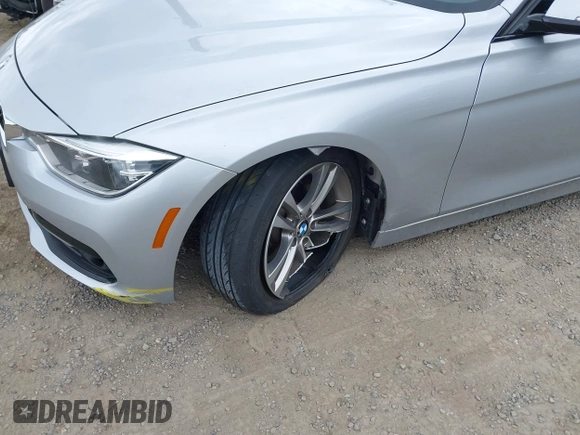 2017 BMW 3 Series 320i xDrive с VIN WBA8A3C36HK692592, выставлен на аукционе IAAI как лот 42218917 с пробегом 72 344 миль миль и . История ставок и продаж доступна на DreamBid. Изображение 6.