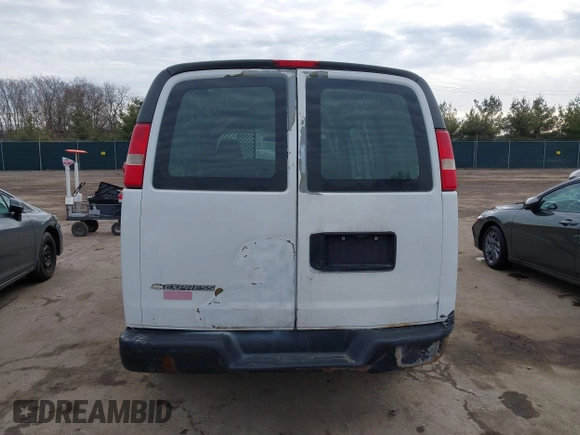 2008 Chevrolet Express Cargo Van with VIN 1GCGG25C081217403, listed as a IAAI auction lot 41470035 with 0 mi miles. Bid and sale history available at carsss.com. Image 17.