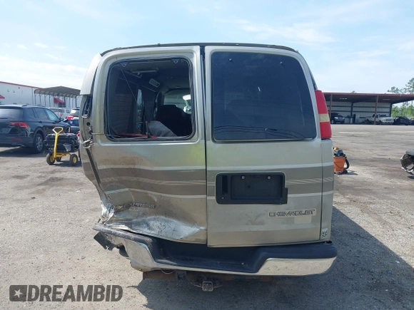 2003 Chevrolet Express Passenger z VIN 1GBFG15X131201183, wystawiony jako IAAI lot #42194710 z przebiegiem 207 602 mil mil oraz . Historia ofert i sprzedaży dostępna na DreamBid. Obrazek 16.