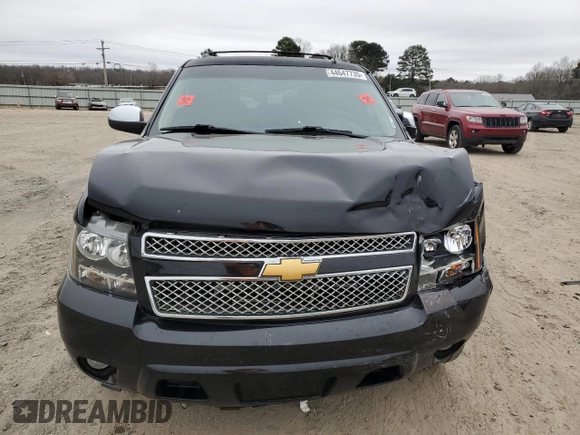 2014 Chevrolet Tahoe LTZ z VIN 1GNSCCE04ER156563, wystawiony jako Copart lot #44647735 z przebiegiem 135 849 mil mil oraz Czysty tytuł • Clean title. Historia ofert i sprzedaży dostępna na DreamBid. Obrazek 5.