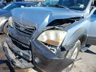 2008 Kia Sorento EX with VIN KNDJD736385772847, listed as a IAAI auction lot 41320746 with 161,942 mi miles. Bid and sale history available at carsss.com. Image 6.