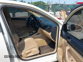 2007 Volkswagen Jetta 2.5 z VIN 3VWRG71K77M062978, wystawiony jako IAAI lot #42415517 z przebiegiem 168 159 mil mil oraz . Historia ofert i sprzedaży dostępna na DreamBid. Obrazek 5.
