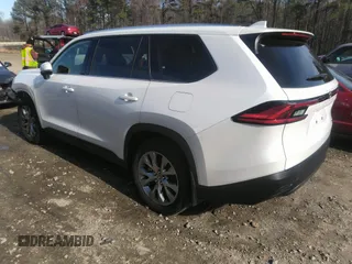 2024 Toyota Highlander XLE z VIN 5TDAAAA51RS004067, wystawiony jako IAAI lot #41421260 z przebiegiem 33 536 mil mil oraz . Historia ofert i sprzedaży dostępna na DreamBid. Obrazek 3.