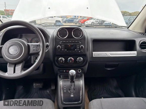 2016 Jeep Compass Sport z VIN 1C4NJCBA3GD568160, wystawiony jako Copart lot #63929375 z przebiegiem 177 406 mil mil oraz Czysty tytuł • Clean title. Historia ofert i sprzedaży dostępna na DreamBid. Obrazek 9.