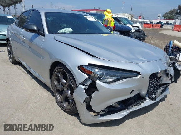 2019 Alfa Romeo Giulia z VIN ZARFAMAN7K7609854, wystawiony jako IAAI lot #42086641 z przebiegiem 45 398 mil mil oraz . Historia ofert i sprzedaży dostępna na DreamBid. Obrazek 1.