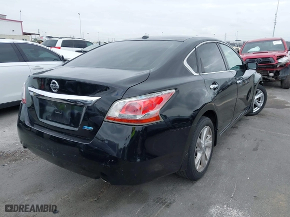 2013 Nissan Altima 2.5 SV with VIN 1N4AL3AP8DN487973, listed as a IAAI auction lot 42053839 with 124,871 mi miles. Bid and sale history available at carsss.com. Image 4.