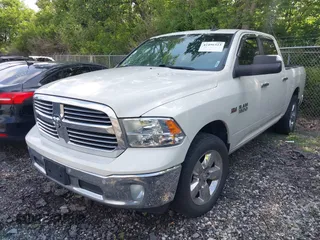 2016 Ram 1500 Lone Star z VIN 3C6RR6LT4GG300840, wystawiony jako IAAI lot #42456323 z przebiegiem 284 933 mil mil oraz . Historia ofert i sprzedaży dostępna na DreamBid. Obrazek 2.
