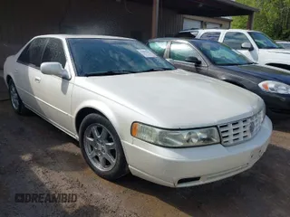 2003 Cadillac Seville Touring STS z VIN 1G6KY54903U133199, wystawiony jako IAAI lot #41892181 z przebiegiem 132 423 mil mil oraz . Historia ofert i sprzedaży dostępna na DreamBid. Obrazek 1.