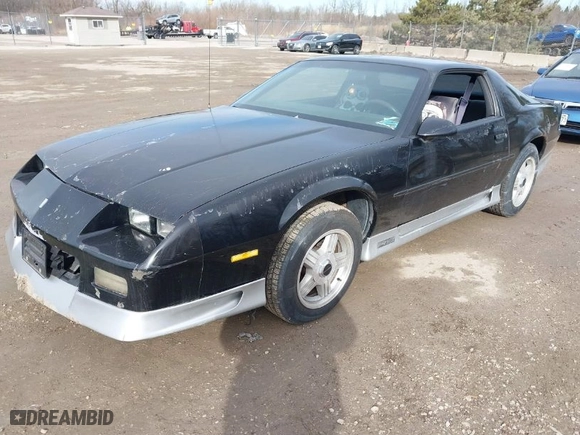 1992 Chevrolet Camaro RS with VIN 1G1FP23E1NL143868, listed as a IAAI auction lot 41702662 with 187,338 mi miles. Bid and sale history available at carsss.com. Image 2.