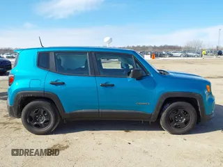 2020 Jeep Renegade Sport with VIN ZACNJAAB1LPL35899, listed as a IAAI auction lot 41585272 with 17,860 mi miles and . Bid and sale history available at carsss.com. Image 14.