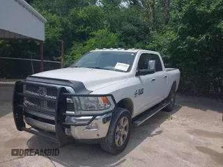 2018 Ram 2500 Big Horn z VIN 3C6UR5DL8JG341532, wystawiony jako IAAI lot #42259456 z przebiegiem 184 762 mil mil oraz . Historia ofert i sprzedaży dostępna na DreamBid. Obrazek 20.