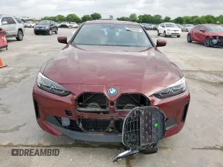 2024 BMW i4 eDrive35 z VIN WBY43AW06RFR52113, wystawiony jako Copart lot #54506065 z przebiegiem 21 588 mil mil oraz Tytuł czysty. Historia ofert i sprzedaży dostępna na DreamBid. Obrazek 5.