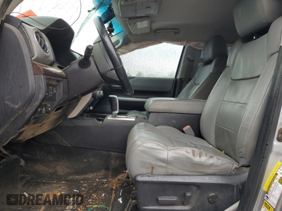 2017 Toyota Tundra Limited z VIN 5TFHW5F1XHX627001, wystawiony jako Copart lot #87833035 z przebiegiem Nie podano mil oraz Szkoda całkowita • Salvage title. Historia ofert i sprzedaży dostępna na DreamBid. Obrazek 7.