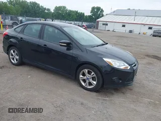 2013 Ford Focus SE z VIN 1FADP3F21DL121945, wystawiony jako IAAI lot #42502004 z przebiegiem 148 870 mil mil oraz . Historia ofert i sprzedaży dostępna na DreamBid. Obrazek 1.