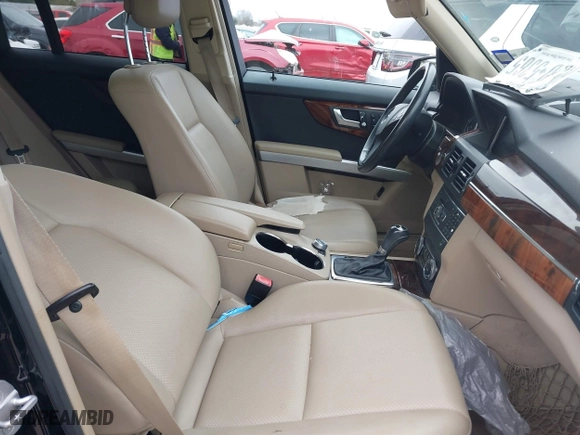 2012 Mercedes-Benz GLK-Class GLK 350 with VIN WDCGG8HBXCF844086, listed as a IAAI auction lot 41637820 with 139,117 mi miles. Bid and sale history available at carsss.com. Image 5.
