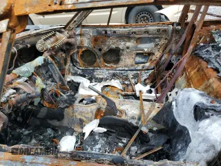1999 Mazda MX-5 Miata z VIN JM1NB3535X0131701, wystawiony jako Copart lot #55785185 z przebiegiem Nie podano mil oraz Nie do naprawy • Non repairable. Historia ofert i sprzedaży dostępna na DreamBid. Obrazek 7.