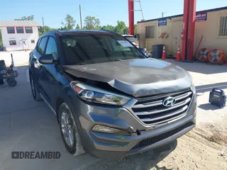 2017 Hyundai Tucson SE with VIN KM8J33A4XHU438510, listed as a IAAI auction lot 42021812 with 117,848 mi miles. Bid and sale history available at carsss.com. Image 1.