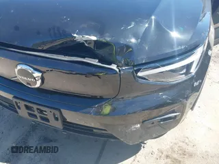 2024 Volvo XC40 Plus z VIN YV4ER3XL5R2273804, wystawiony jako IAAI lot #42046244 z przebiegiem 12 694 mil mil oraz . Historia ofert i sprzedaży dostępna na DreamBid. Obrazek 6.