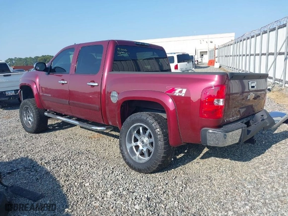 2008 Chevrolet Silverado 1500 LT w/1LT with VIN 2GCEK13J181246470, listed as a IAAI auction lot 40390209 with 195,631 mi miles. Bid and sale history available at carsss.com. Image 3.