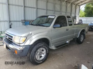 2000 Toyota Tacoma with VIN 4TAWN72N0YZ589681, listed as a Copart auction lot 55219145 with 204,946 mi miles and Salvage title. Bid and sale history available at DreamBid. Image 1.