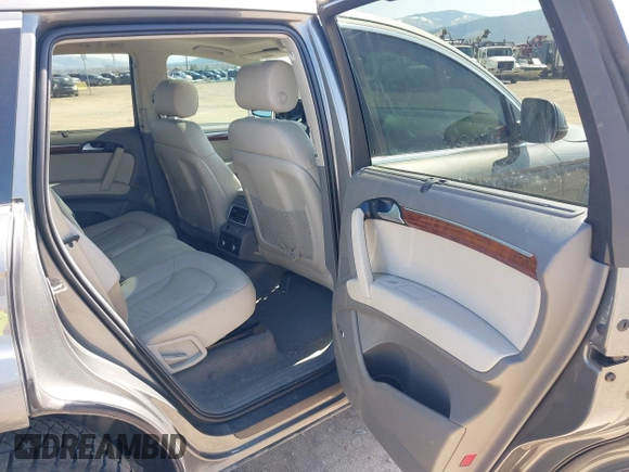 2014 Audi Q7 Premium Plus z VIN WA1LMAFE7ED018628, wystawiony jako IAAI lot #41955702 z przebiegiem 134 641 mil mil oraz . Historia ofert i sprzedaży dostępna na DreamBid. Obrazek 8.