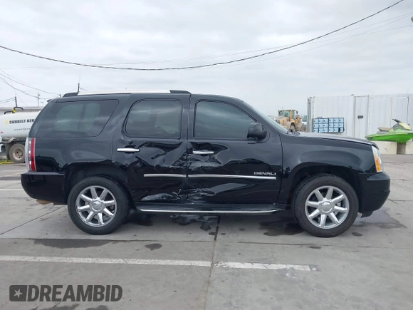 2013 GMC Yukon Denali with VIN 1GKS2EEF2DR348109, listed as a IAAI auction lot 41895426 with 121,590 mi miles. Bid and sale history available at carsss.com. Image 13.