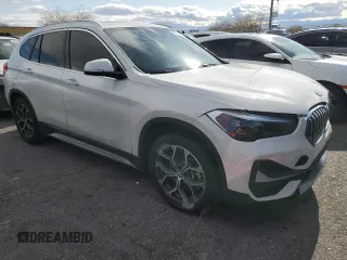 2021 BMW X1 sDrive28i z VIN WBXJG7C01M5T72642, wystawiony jako Copart lot #49304325 z przebiegiem 39 124 mil mil oraz Szkoda całkowita • Salvage title. Historia ofert i sprzedaży dostępna na DreamBid. Obrazek 4.