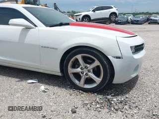 2013 Chevrolet Camaro LT z VIN 2G1FB1E35D9119471, wystawiony jako IAAI lot #42387585 z przebiegiem 150 721 mil mil oraz . Historia ofert i sprzedaży dostępna na DreamBid. Obrazek 1.