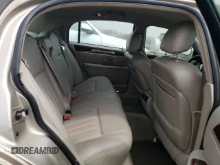 2005 Lincoln Town Car Signature z VIN 1LNHM81W25Y666645, wystawiony jako Copart lot #56103945 z przebiegiem 168 883 mil mil oraz Czysty tytuł • Clean title. Historia ofert i sprzedaży dostępna na DreamBid. Obrazek 10.