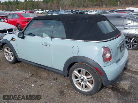 2013 MINI Convertible z VIN WMWZN3C53DT135427, wystawiony jako IAAI lot #41954817 z przebiegiem 57 029 mil mil oraz . Historia ofert i sprzedaży dostępna na DreamBid. Obrazek 3.