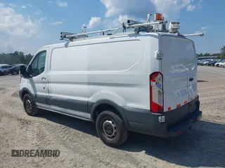 2017 Ford Transit z VIN 1FTYR1YM8HKA85286, wystawiony jako IAAI lot #42449147 z przebiegiem 230 391 mil mil oraz . Historia ofert i sprzedaży dostępna na DreamBid. Obrazek 3.