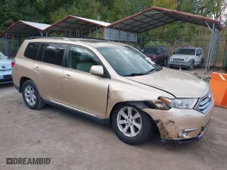 2011 Toyota Highlander with VIN 5TDBK3EH0BS057639, listed as a IAAI auction lot 40617496 with 94,093 mi miles. Bid and sale history available at carsss.com. Image 1.